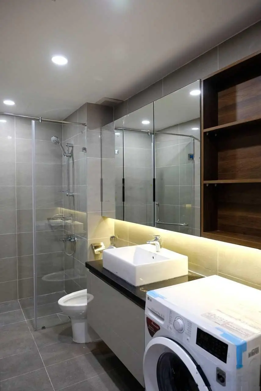 Cần bán gấp căn hộ chung cư Viva Riverside DT: 70m2, 2PN, 2WC. Full NT. Nhà đẹp. Giá: 3,35 tỷ