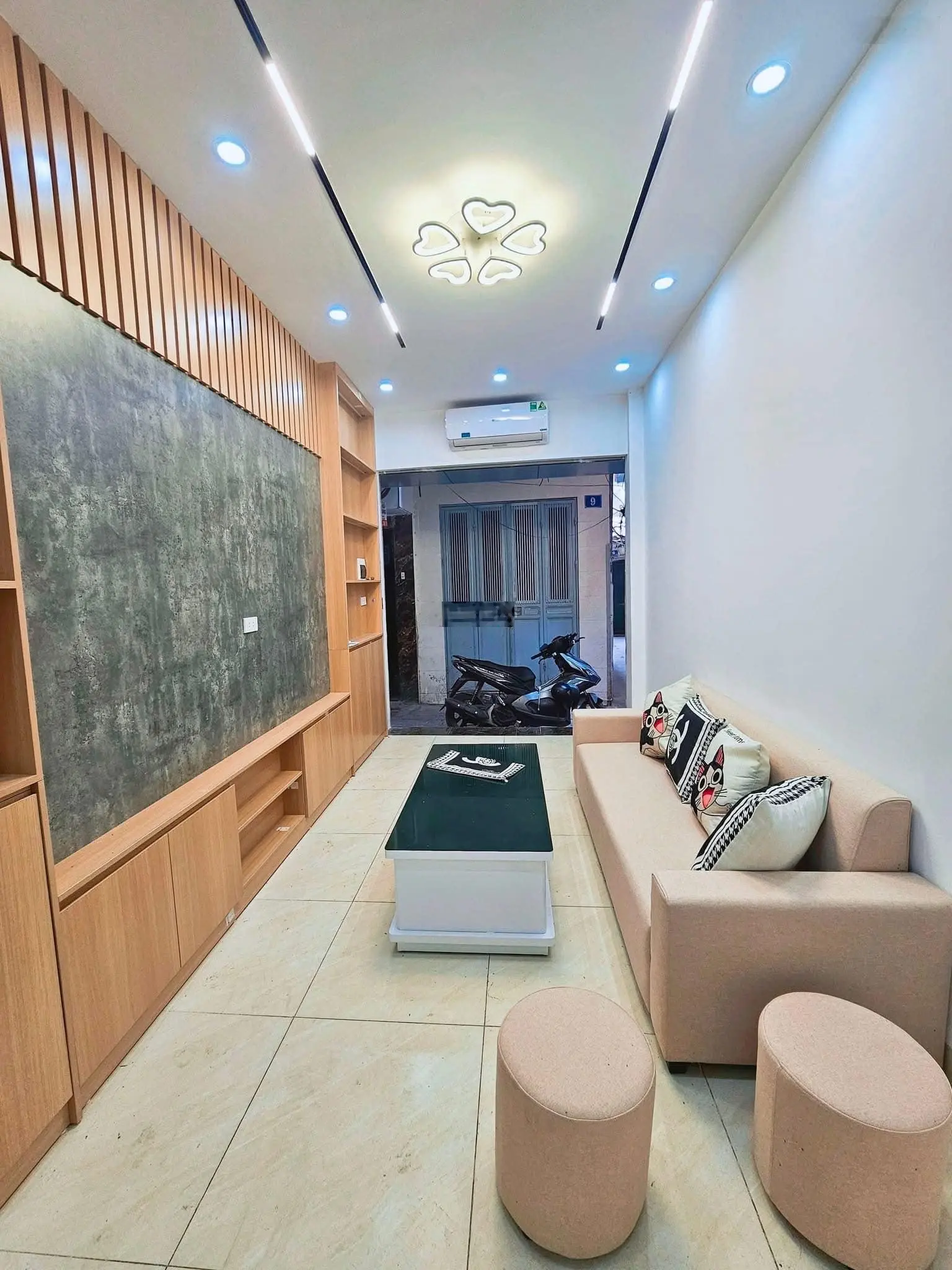 Chỉ 5.7 tỷ - nhà đẹp Trần Khát Chân - 5 tầng - 6 ngủ - 30m ra ô tô