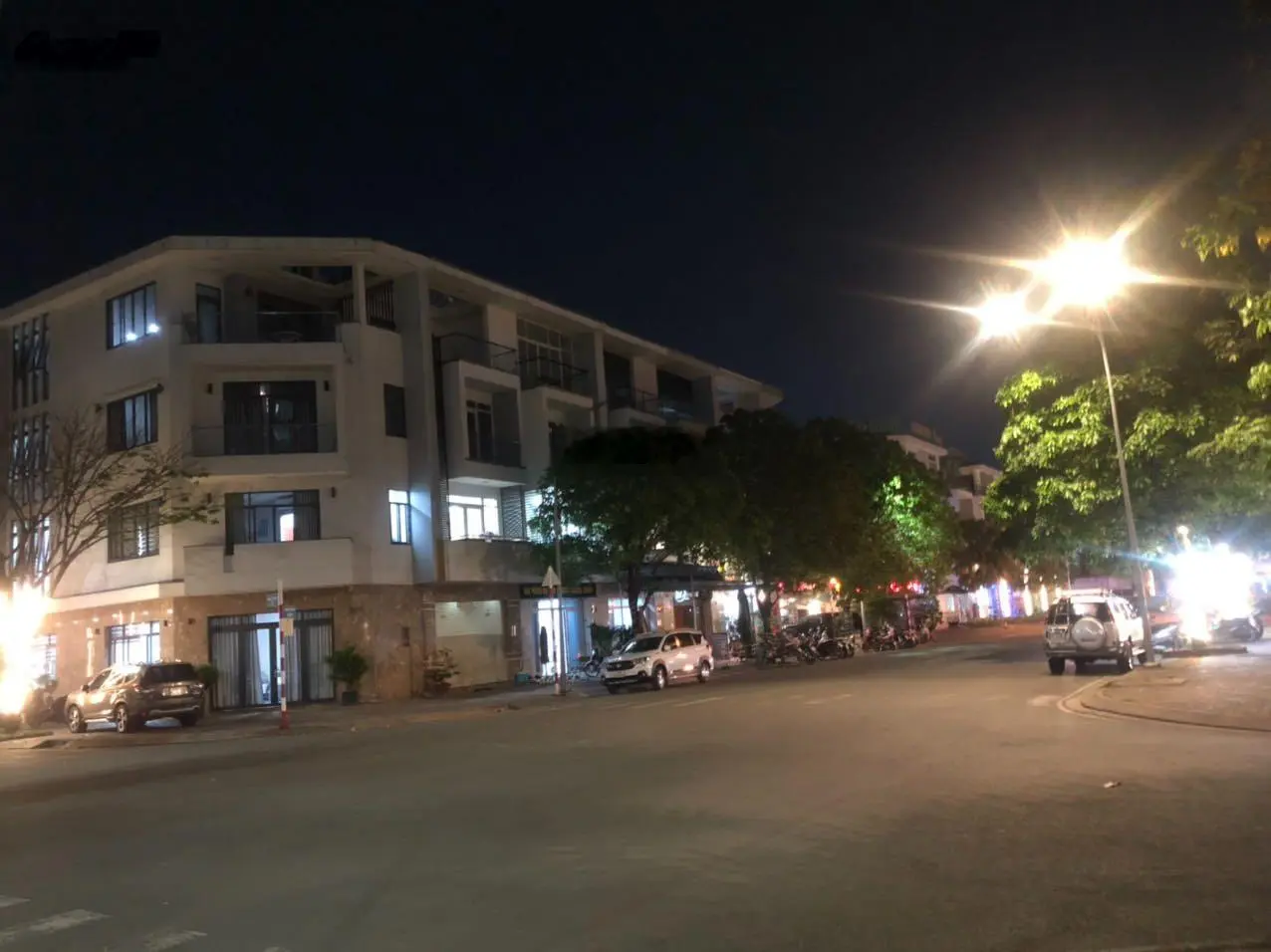 Cần bán nhà phố Him Lam Phú Đông 1 trệt 3 lầu pháp lý sổ hồng dãy hướng Tây Bắc LH Dương 0906 388 ***