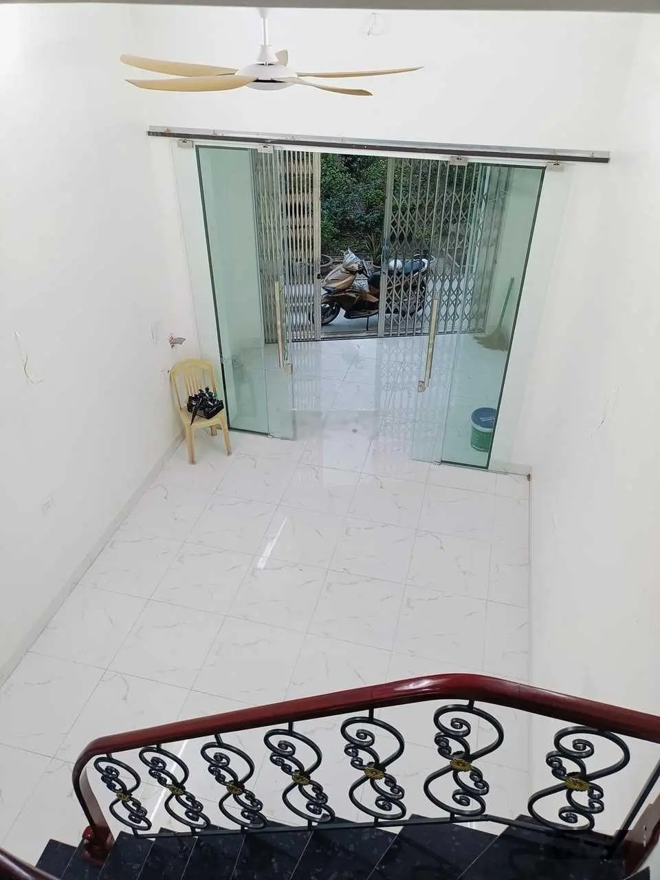 CC bán 2,5 tầng đường Vĩnh Mạc giá: 1.43 tỷ (3 ngủ, 3 wc, sân phơi, ban công đầy đủ)