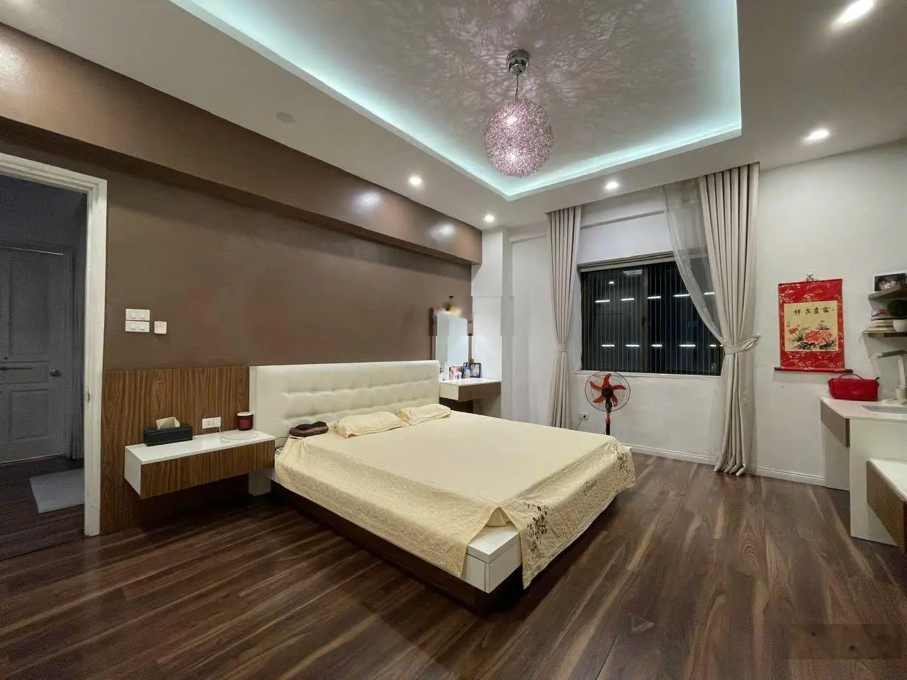 Siêu rẻ - ô tô dừng đỗ ngày đêm - kinh doanh da tiền - gần chợ trường học siêu thị. Tiện ích đầy đủ