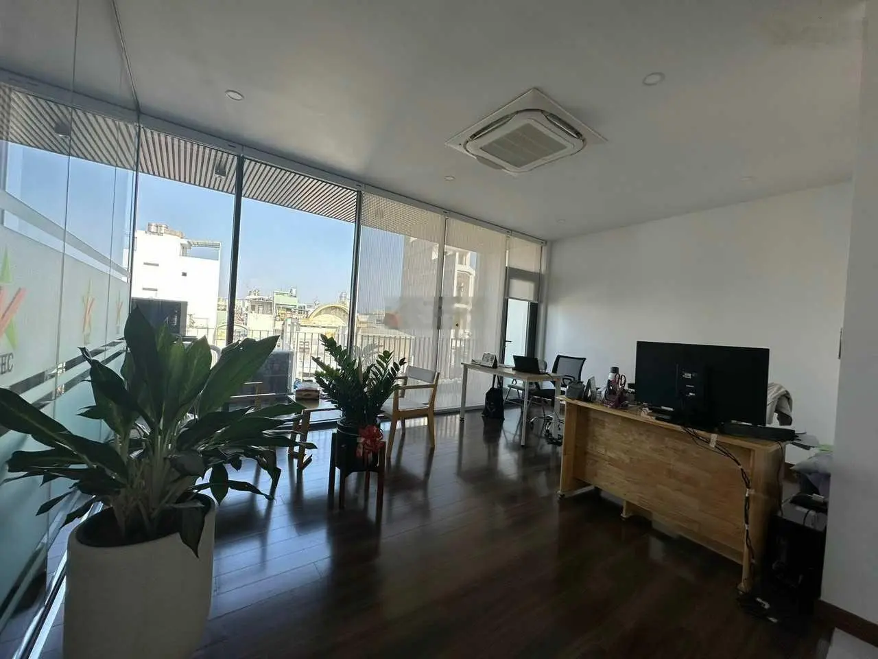 Bán tòa nhà MT Phạm Văn Bạch P. 15 Quận Tân Bình HĐ thuê: 360 triệu