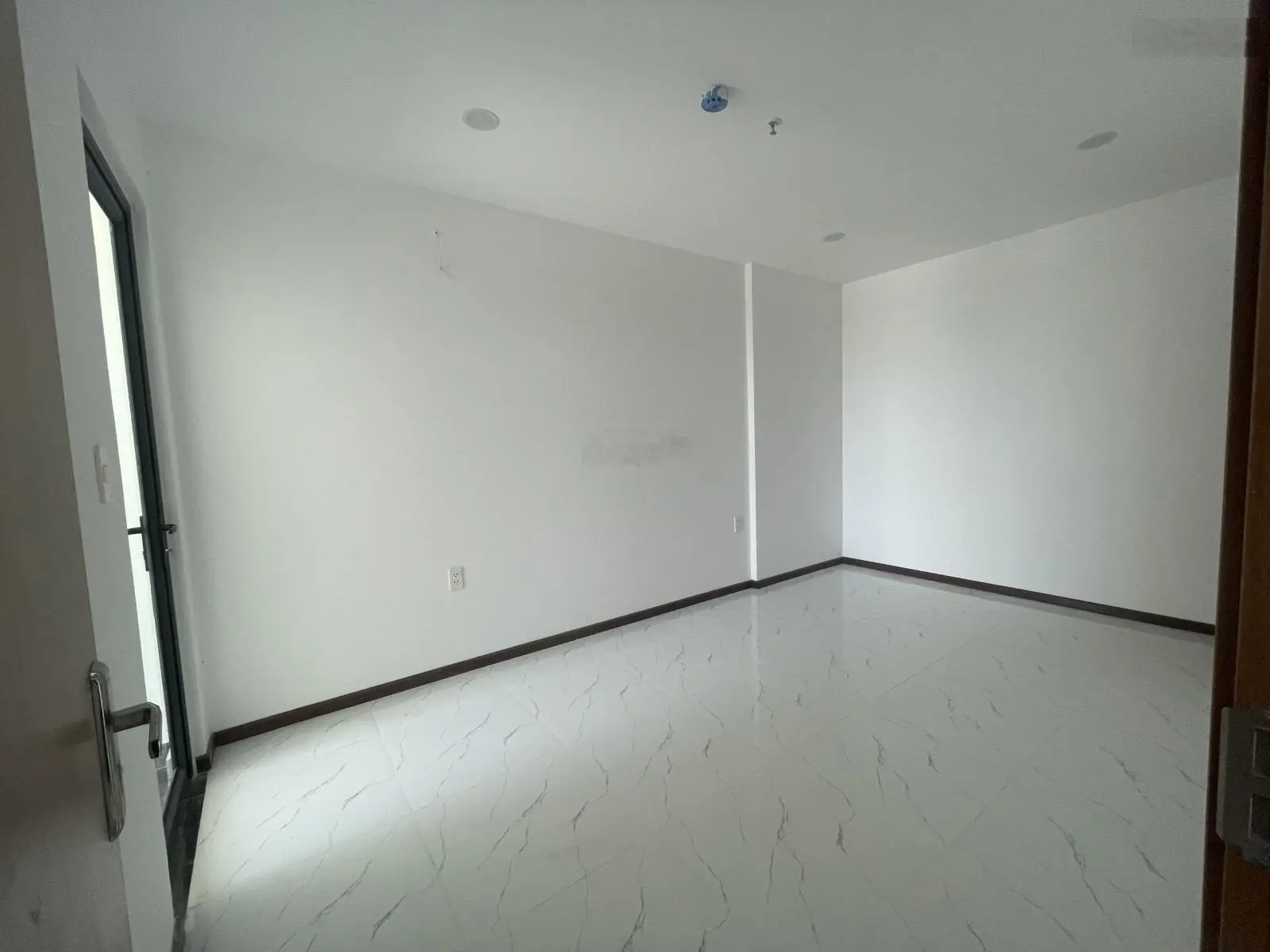 Cần tiền bán gấp căn hộ 61m2-2PN2WC bao thuế phí sang tên, LH 0766 128 ***
