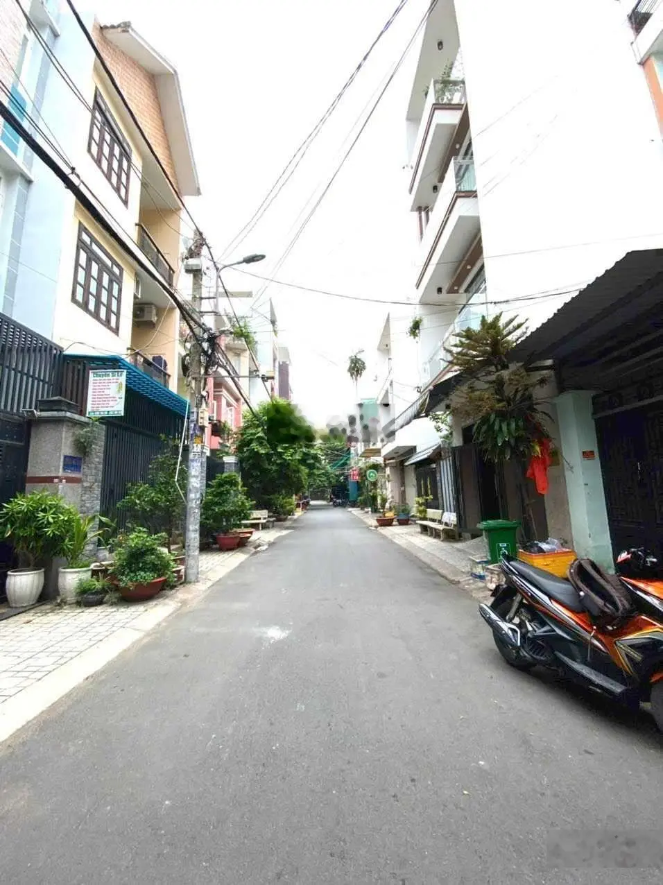 Hạ 200tr còn 2,7 tỷ. Bán nhà 60m2 đường số 13,Q4 xây 3 tầng, đang cho thuê 18tr. Hẻm 6m ra Vĩnh Hội