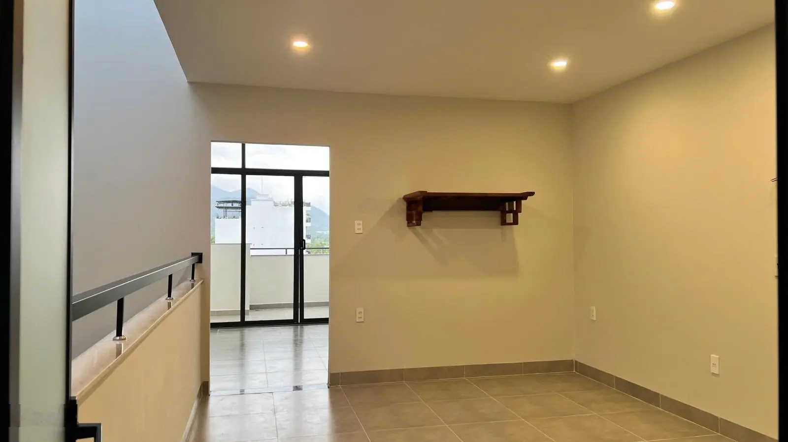 Nhà shophouse 4 tầng mặt tiền kinh doanh đường Võ Văn Kiệt A1 KĐT VCN Phước Long, có sổ hồng