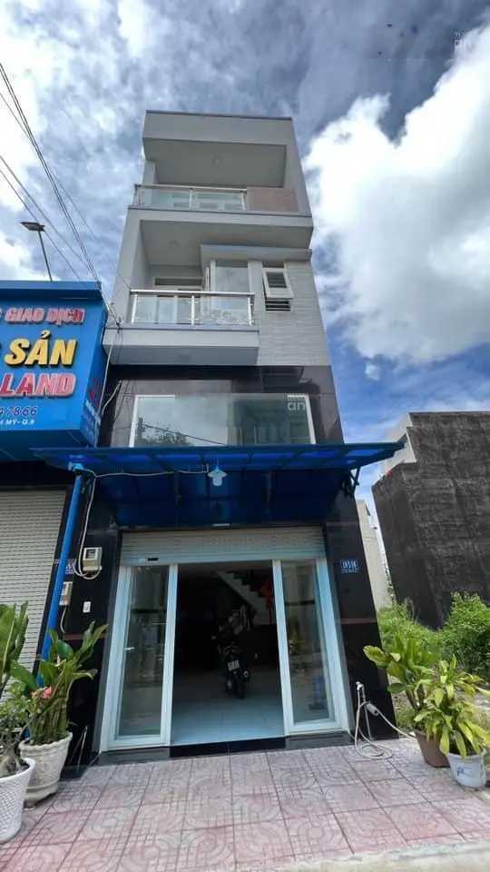 Bán nhà 1 trệt 1 lửng 3 lầu giá rẻ đường Hoàng Hữu Nam