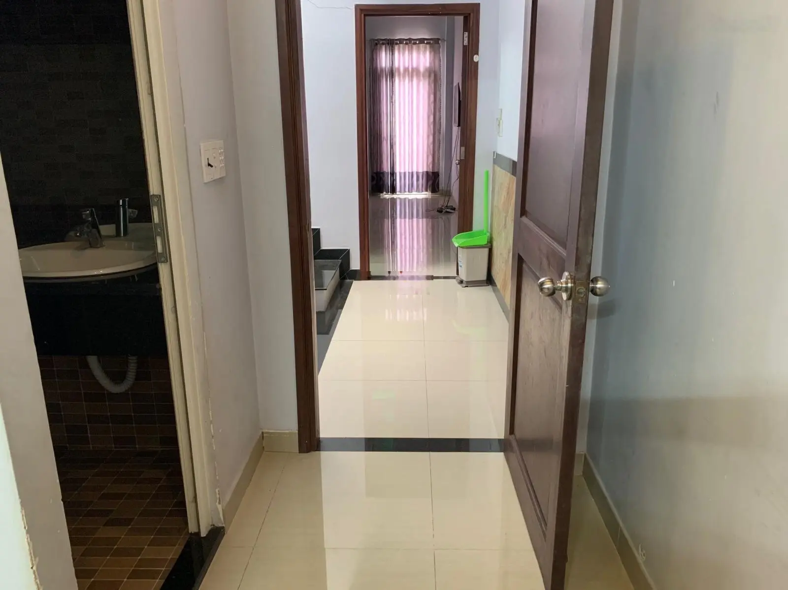 Bán nhà 3 tầngmặt tiền đường nhựa giá 5,7 tỷ, diện tích 188 m2, tại Phan Văn Hớn, Bà Điểm, Hóc Môn