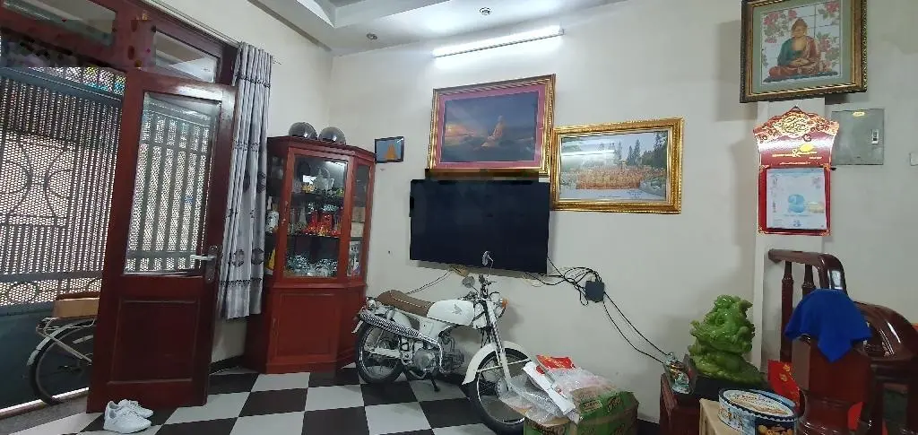 Nhà dân xây. Vị trí đẹp . Bồ đề thông Hồng tiến. Oto đỗ cửa qua nhà. An sinh đỉnh cao