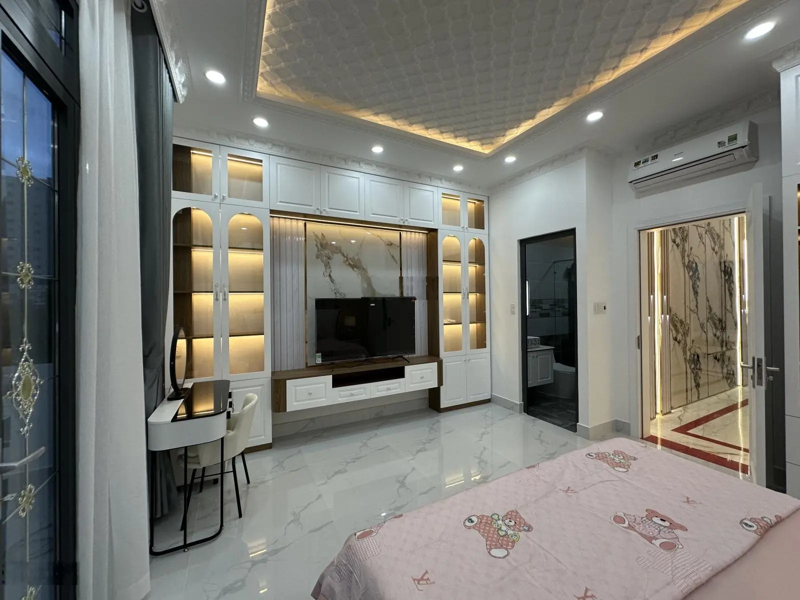 Siêu phẩm nhà phố tân cổ điển [9 tỷ 2]- chỉ cách quận 7 5 phút di chuyển!