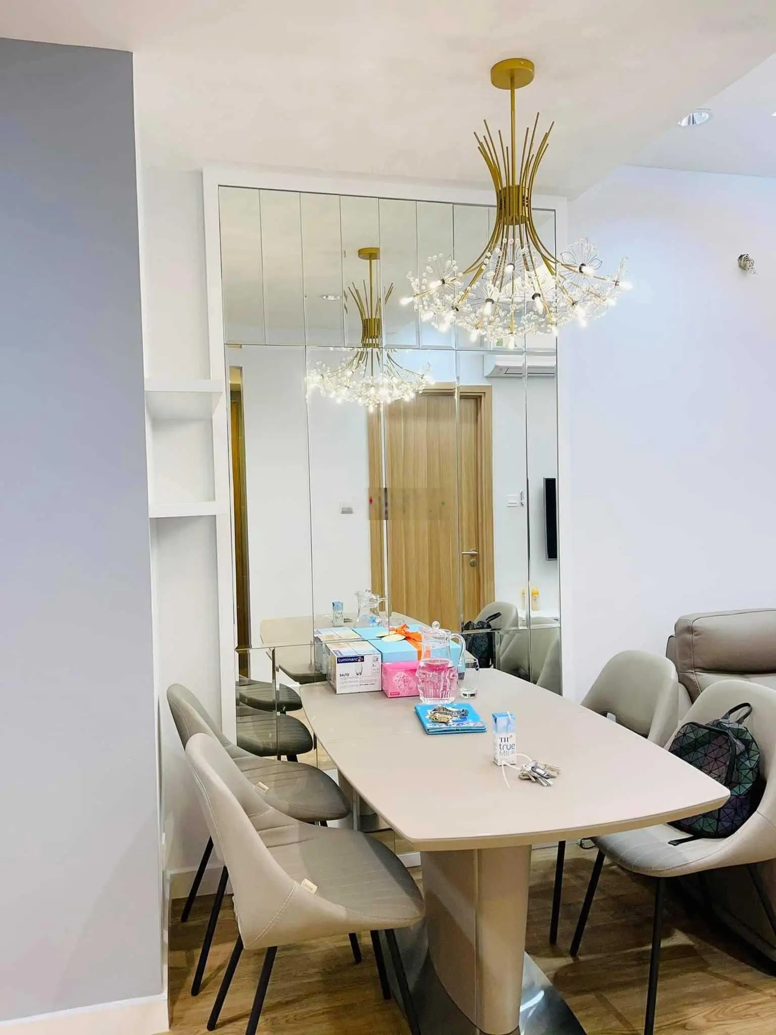 Cần bán căn hộ ngay trung tâm TP. Thủ Đức, 2 phòng ngủ đầy đủ nội thất, giá rẻ hơn thị trường