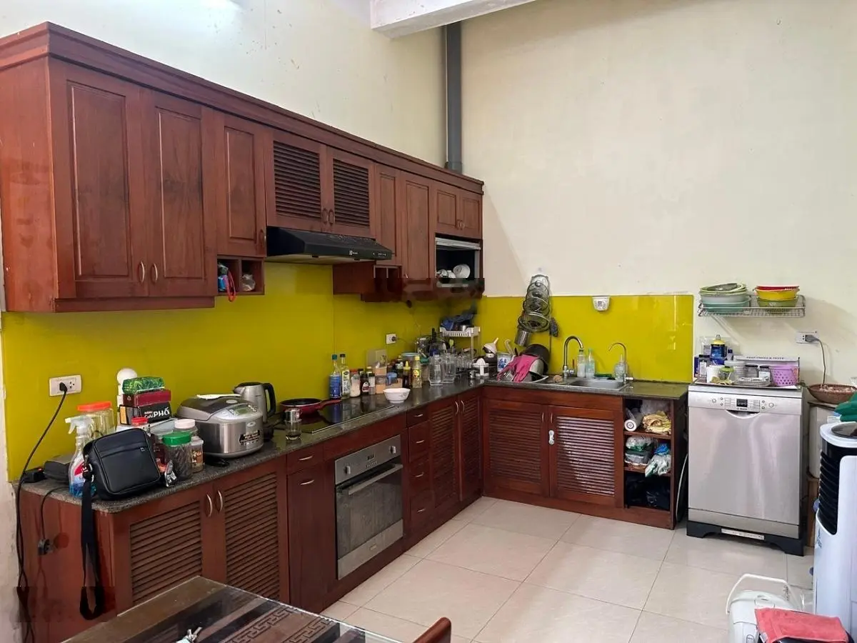 Giá rẻ! Mặt ngõ Hào Nam, ngõ thông ba gác, gần ô tô, nhà dân xây kiên cố, mặt tiền rộng, 84m*4T