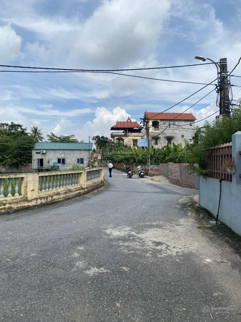 Chủ nhà nhờ thanh khoản lô đất 2 mặt tiền wiew hồ xã Lệ Chi, huyện Gia Lâm đường ô tô tránh nhau