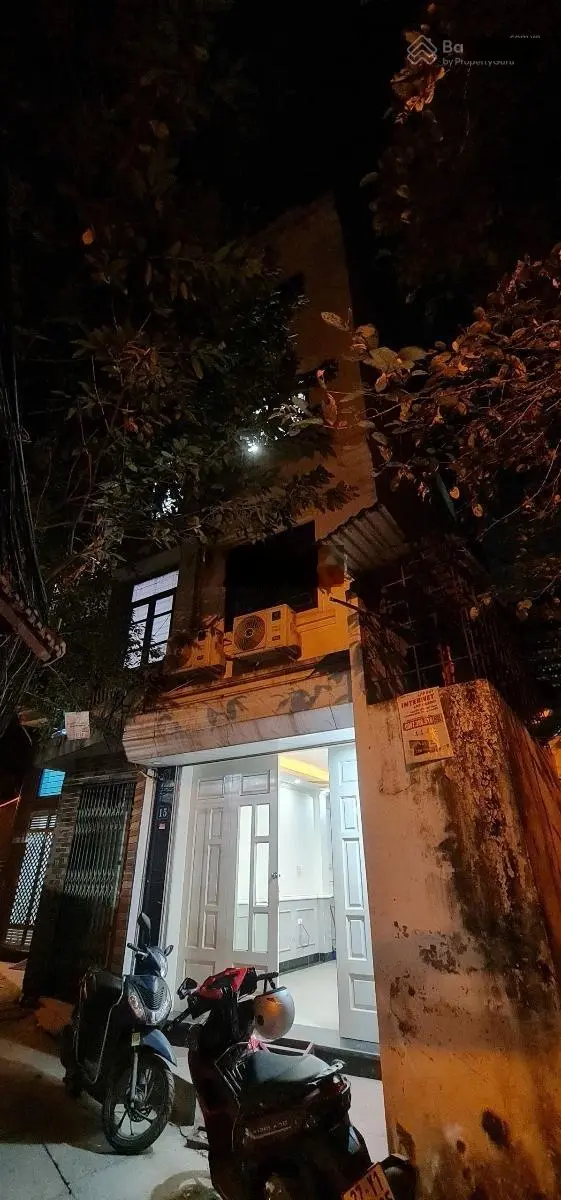 Nhà sổ đỏ 40 m2 - oto đỗ cửa - tiện ích xung quanh đầy đủ