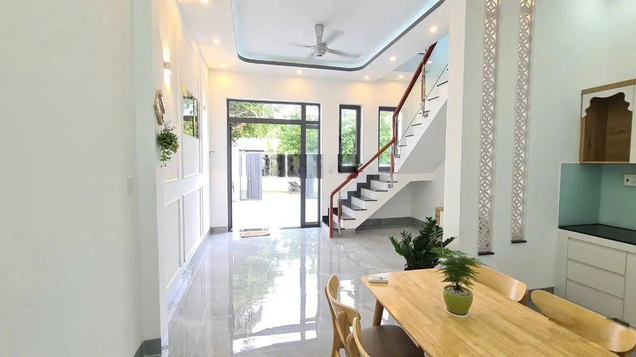 Bán nhà mới trung tâm TDM. Giá chỉ hơn 2 tỷ. Đường nhựa 5m