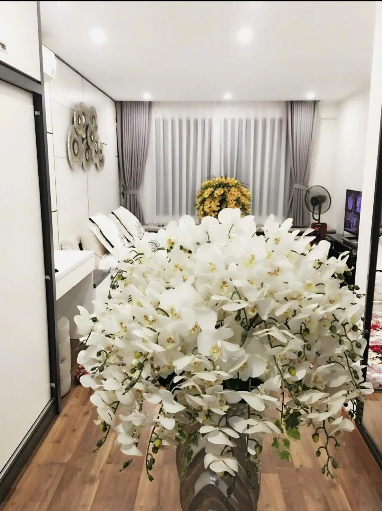 Chính chủ bán nhanh căn 3PN cuối cùng hiện đang bán. 95m2. Tầng trung, căn góc, full nội thất đẹp