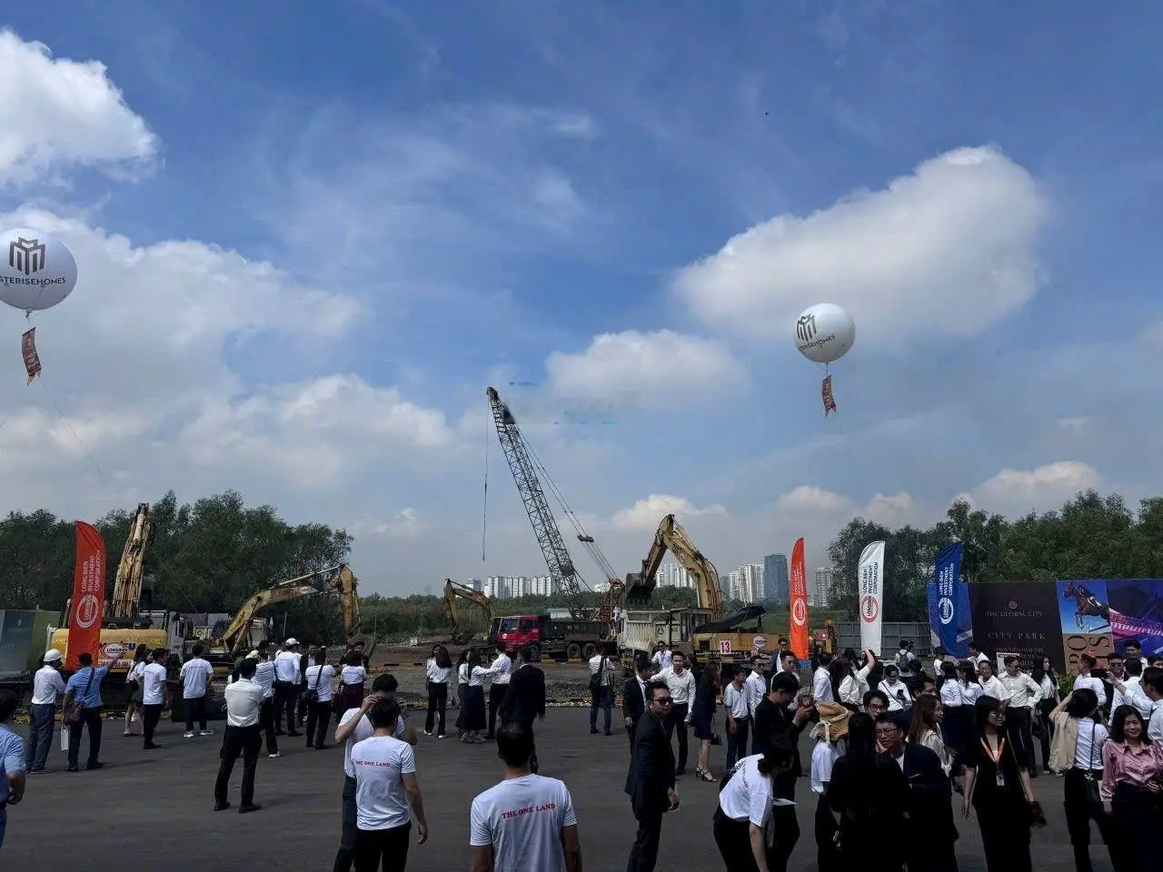 Cần bán gấp đất mặt tiền đường Liên Phường, Tp Thủ Đức. Dt: 958m2, giá bán 93 Tỷ TL