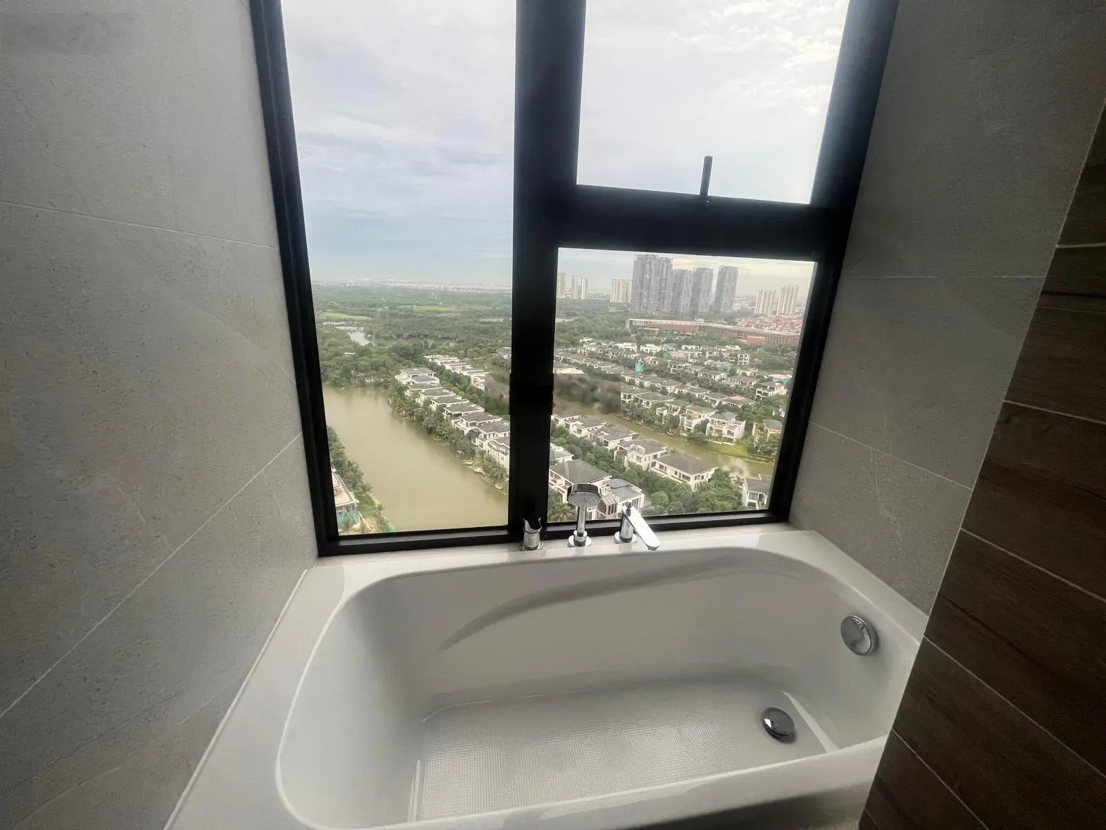 Chính chủ bán 2 phòng ngủ 2WC 68m2 view Đảo rẻ nhất Haven Park Ecopark, 3tỷ150 có bồn tắm