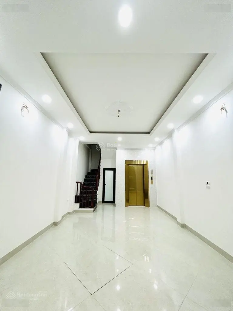 Bán nhà Thịnh Liệt, Hoàng Mai, ô tô vào nhà, sẵn thang máy, 44m2, giá tốt 12.8 tỷ