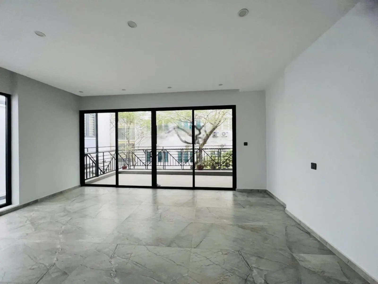 VIP - Hoàng Đạo Thành - căn hộ TT như penhouse với 2 tầng x 160m - giá siêu tốt
