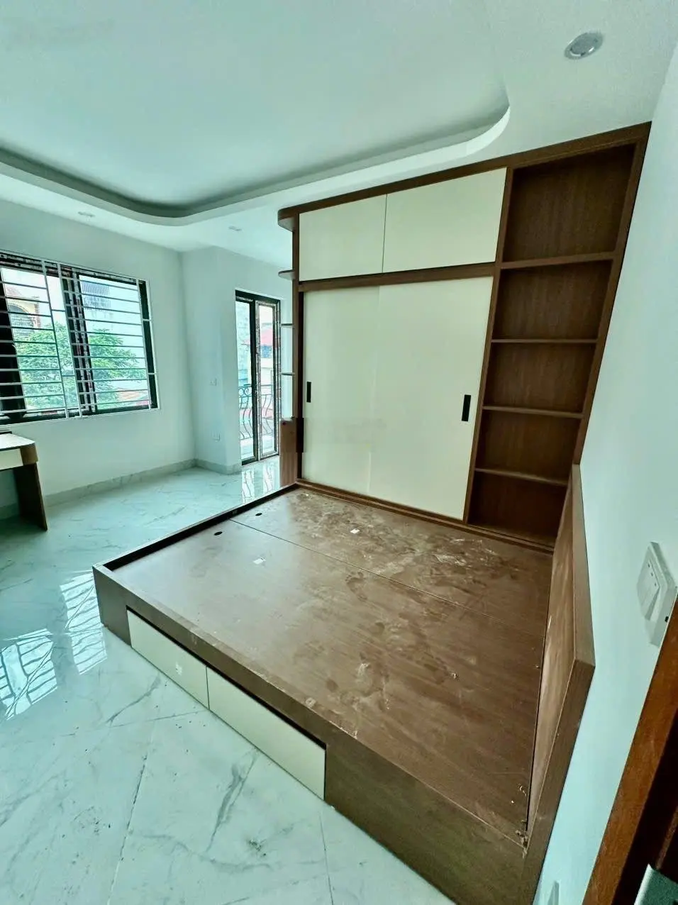 Nhà 5 tầng Lai Xá Kim Chung kinh doanh ngõ thông oto tránh, nội thất ngay khu đô thị giá 5,2 tỷ