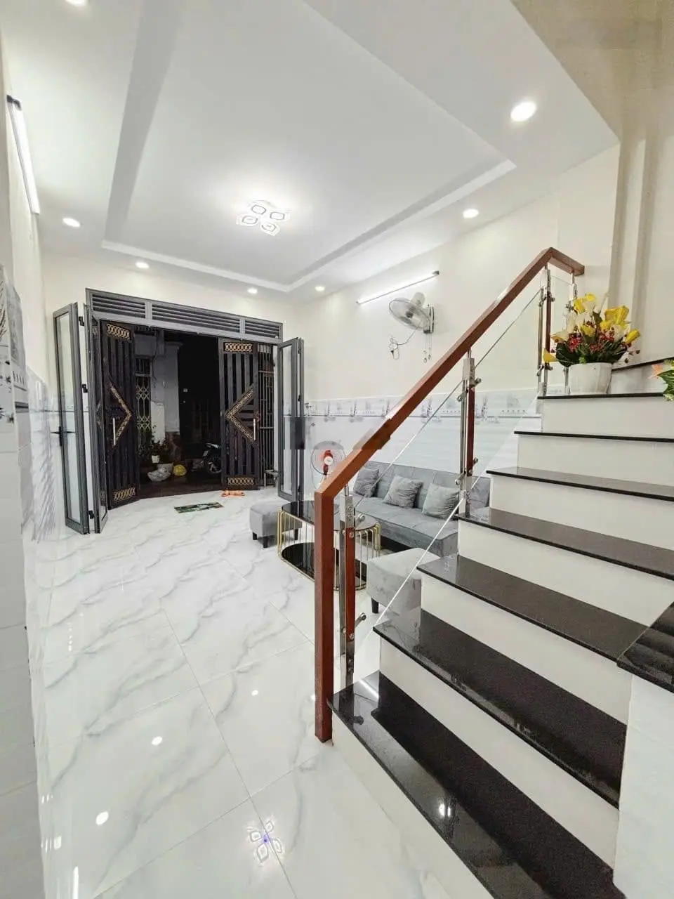 Nợ Bank ra liền căn nhà Phan xích long P7 Phú Nhuận giá 3tỷ3/48m2 sổ hoàn công, Lh: 0938 375 *** Khoa