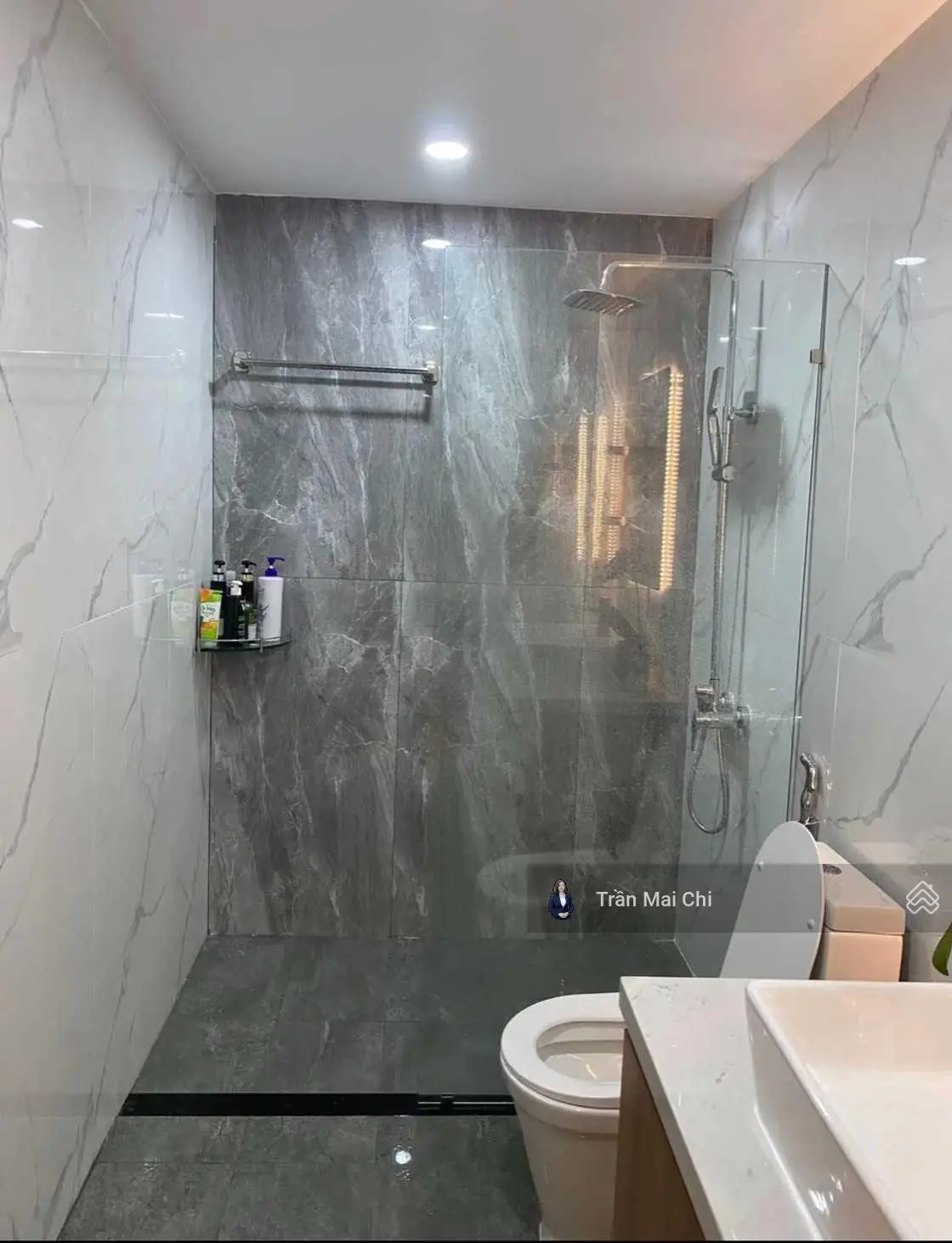 Bán nhanh căn hộ rộng 131m2. 3 phòng ngủ tuyệt đẹp tại căn hộ Đà Nẵng Plaza. 16 Trần Phú, Đà Nẵng