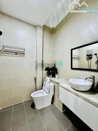 Cô 5 về quê sống bán nhà HXH Trần Tuấn Khải, P5, Quận 5, 68m2, 2tỷ650