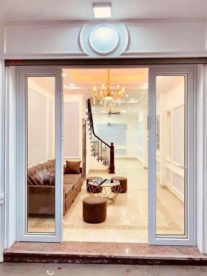 Bán nhà 206 Cổ Linh 40m2 x 4 tầng ô tô đỗ cửa Ngõ thông ra Đường Bát Khối rất tiện lợi đi lại