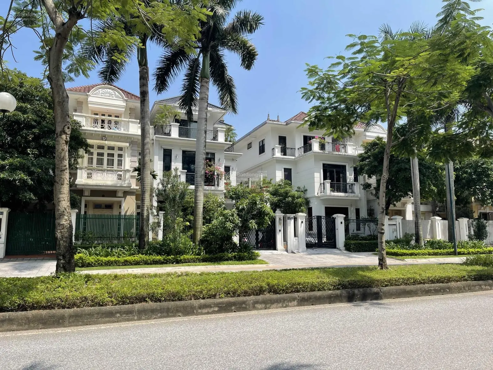 Bán shophouse 2 mặt tiền, nhà thô mới tinh, giá rẻ nhất khu, quản lý vận hành tốt, ở cực kỳ sướng