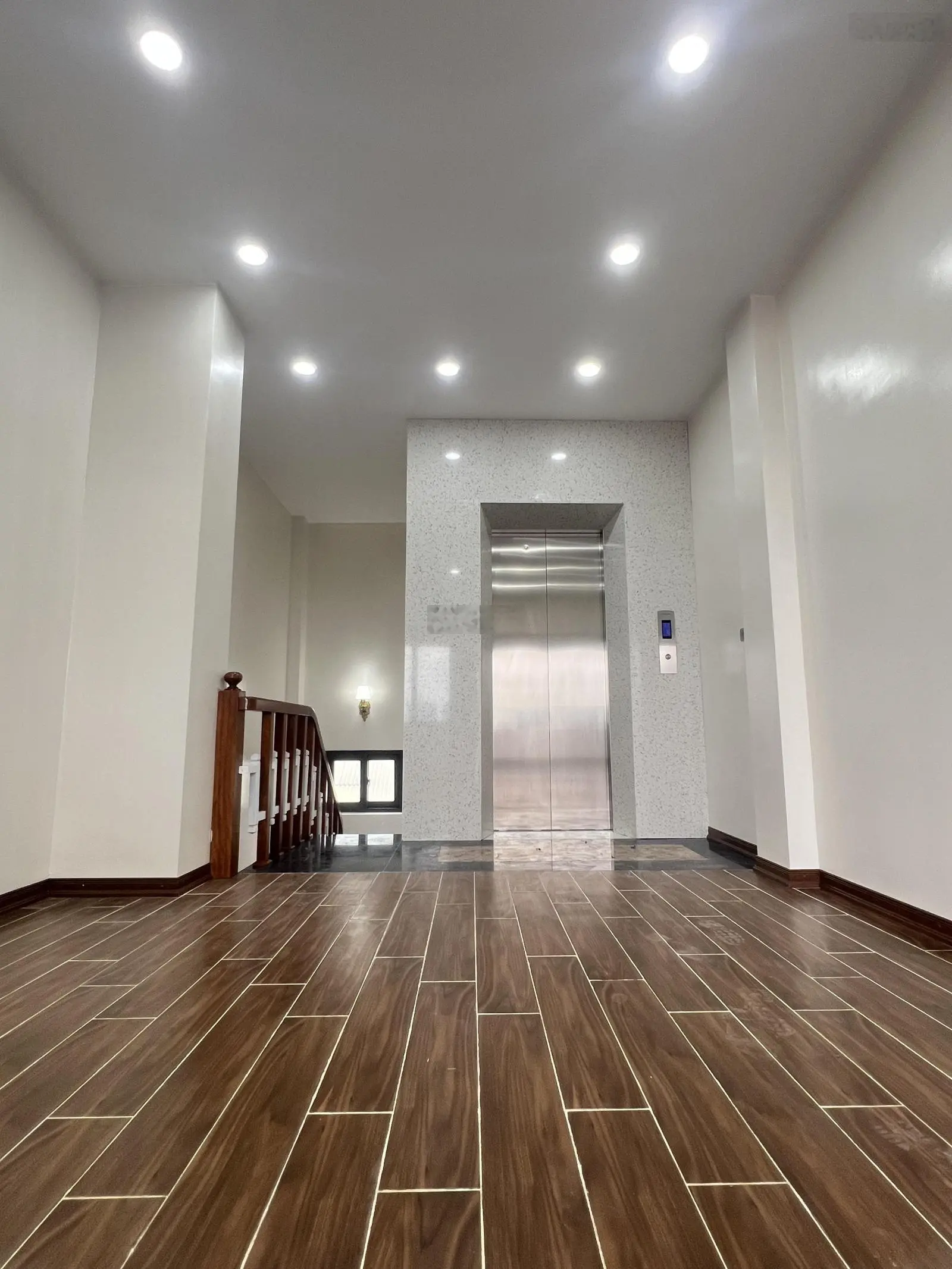 Bán nhà riêng đường Nguyễn Văn Cừ giá 10,3 tỷ 45m2, 6 tầng thang máy