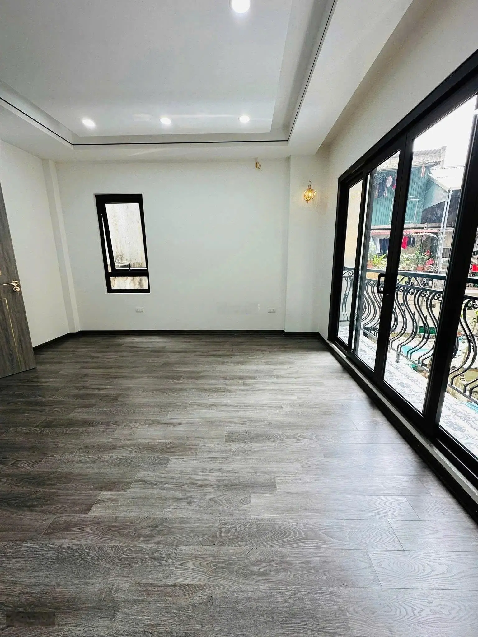 Chỉ ~ 6.6 tỷ! Nhà phân lô Hồ Tùng Mậu. DT 35m2* 5 tầng, MT siêu rộng. Ngõ thông, 3 bước ra mặt phố