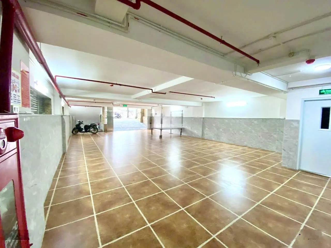 Bán nhà mặt phố giá chỉ 300 triệu VND tại Cầu Giấy, Hà Nội