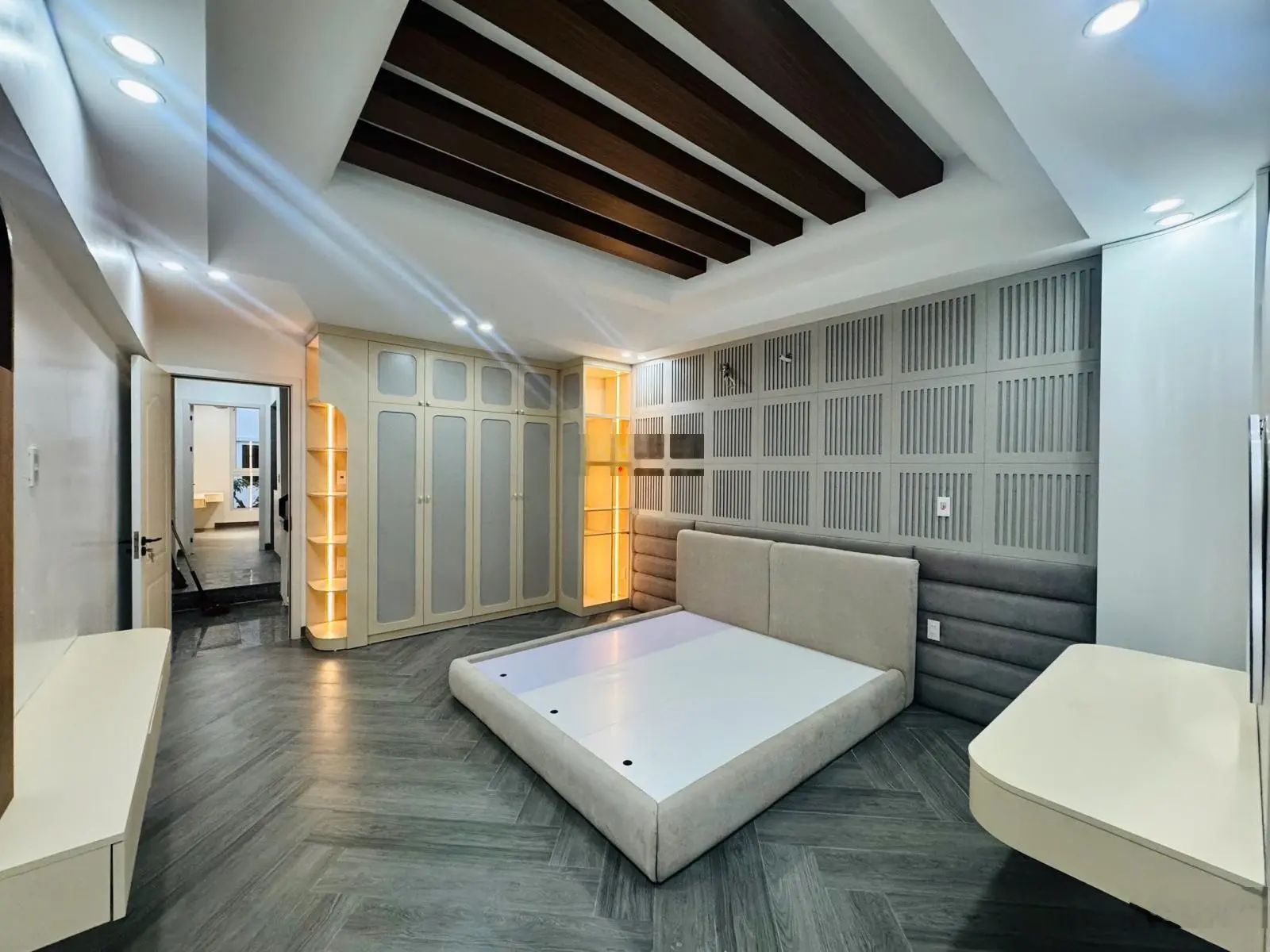 Bán nhà villa sân vườn 90m2 tuyệt đẹp. Full nội thất. phố Hai Bà Trưng