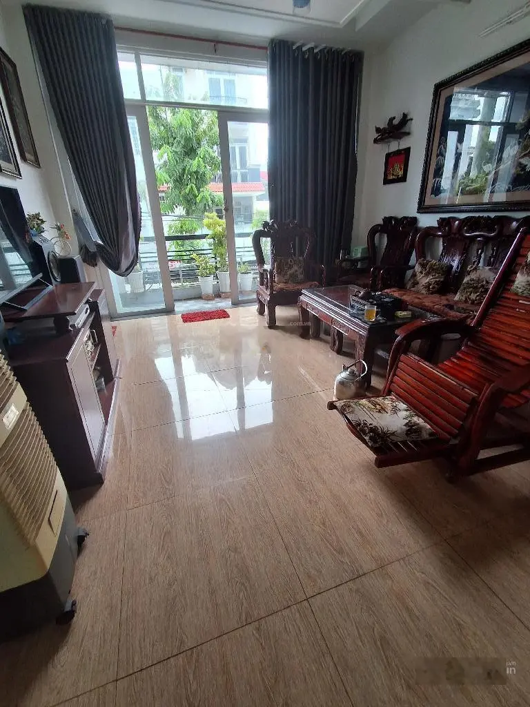 Nhà 2 lầu, ST 4*14m, 8 tỷ, giá TL, mặt tiền đường Huỳnh Thị Đồng, TT Nhà Bè, sổ hồng