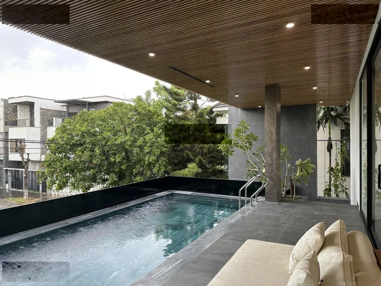 Bán villa Nam Việt Á có 7 phòng ngủ, 8wc, hồ bơi tầng 2, sauna, gara 2 xe ôtô, hồ cá Koi & hồ bơi