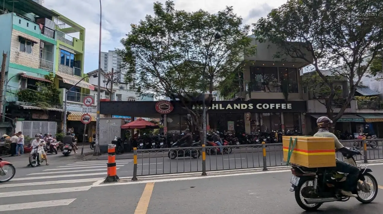 Bán gấp nhà highland đang thuê 161 tr/tháng. tại đường nguyễn văn luông. dt 182,5m2