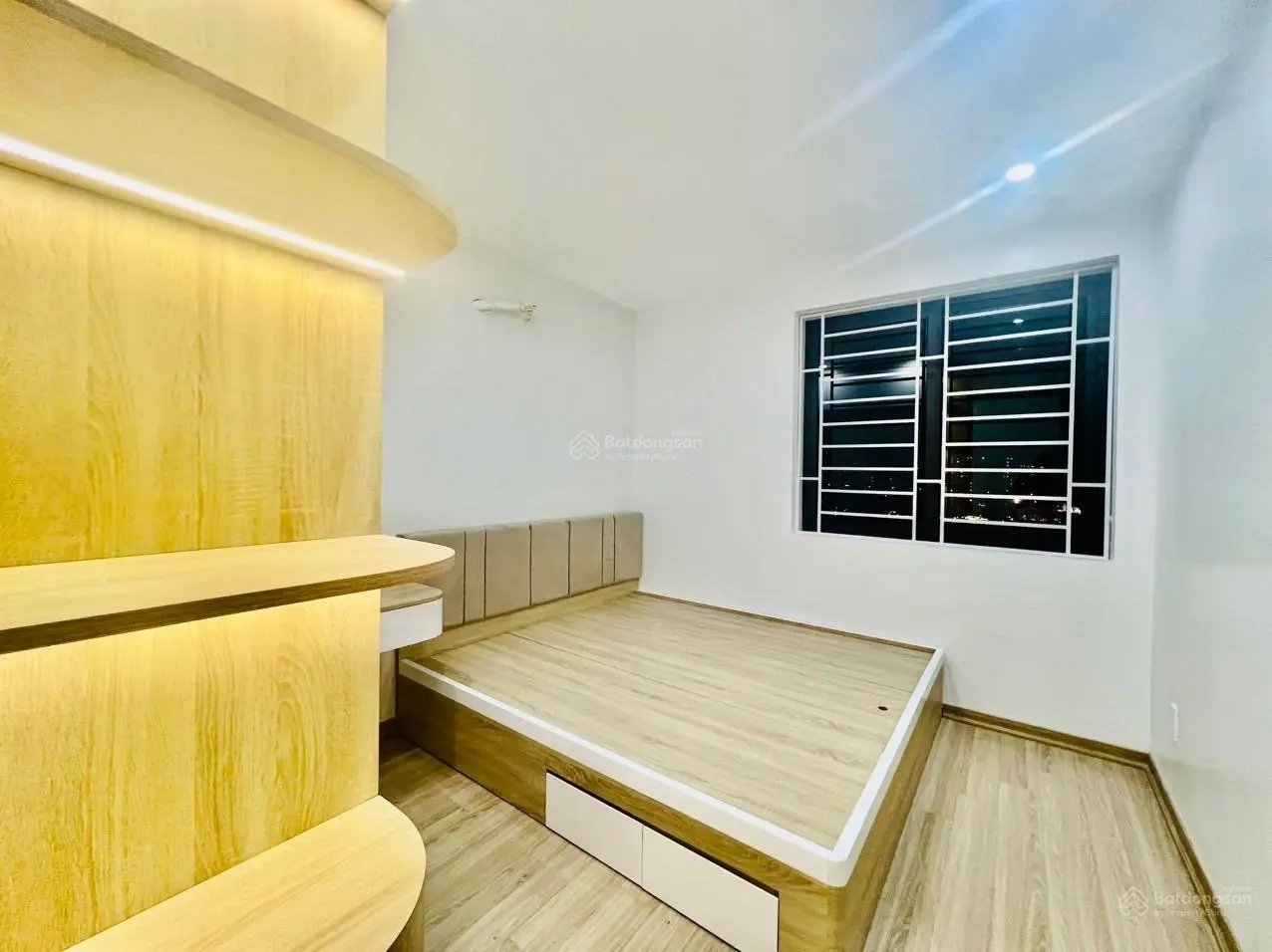 Chính chủ gửi bán căn hộ Nơ3 Bán đảo Linh Đàm, tầng thấp view thoáng, full nội thất 80m 3pn 2vs