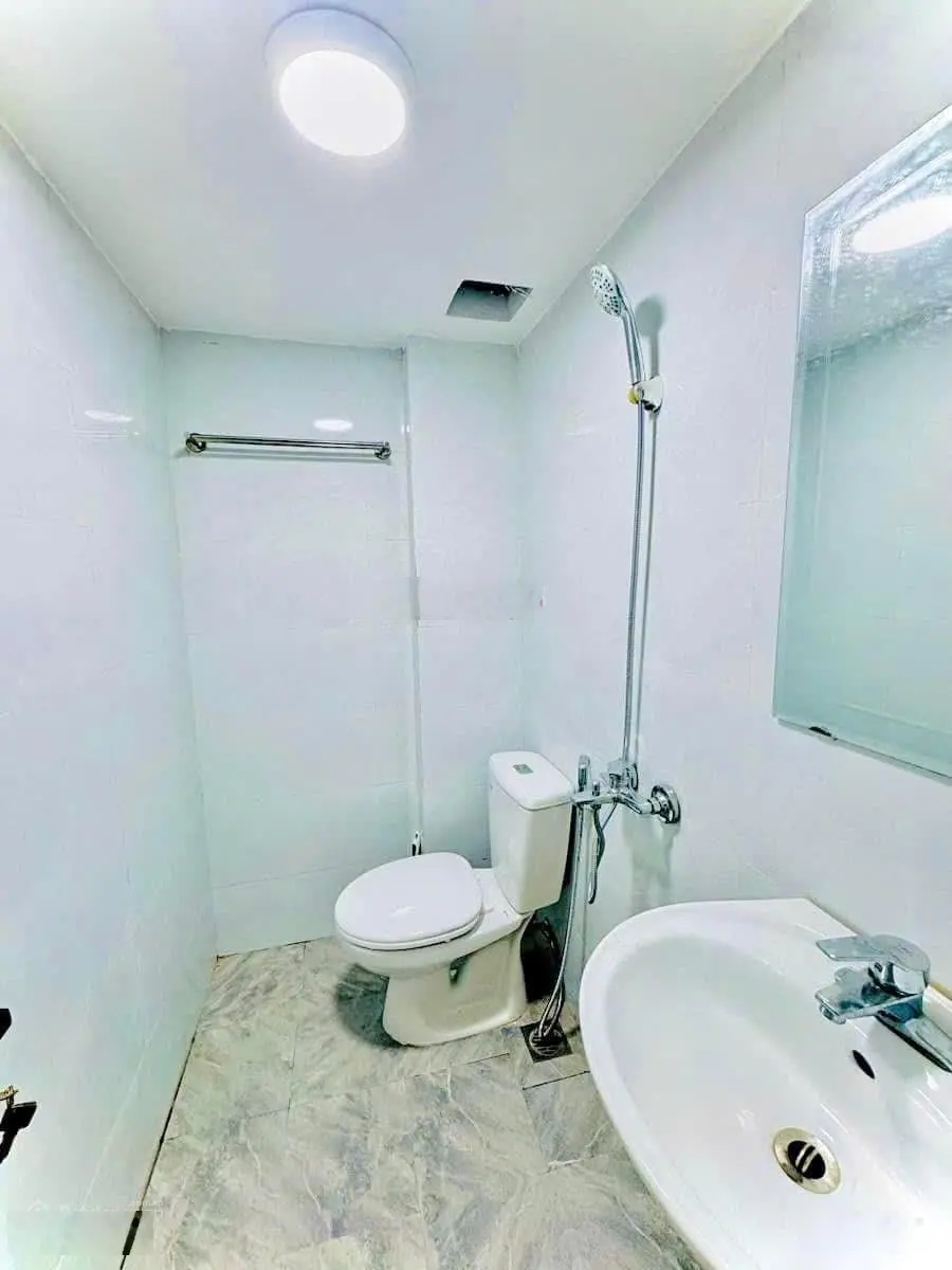 Bán gấp nhà Tân Mai ô tô đỗ cửa cạnh trường C1, C2 DT 40m2x5T MT3.4m giá 7.8 tỷ LH; 0986 943 ***
