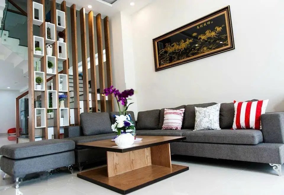 Bán đất tặng nhà 4 tầng đường 7,5m Dương Đình Nghệ gần biển Mỹ Khê