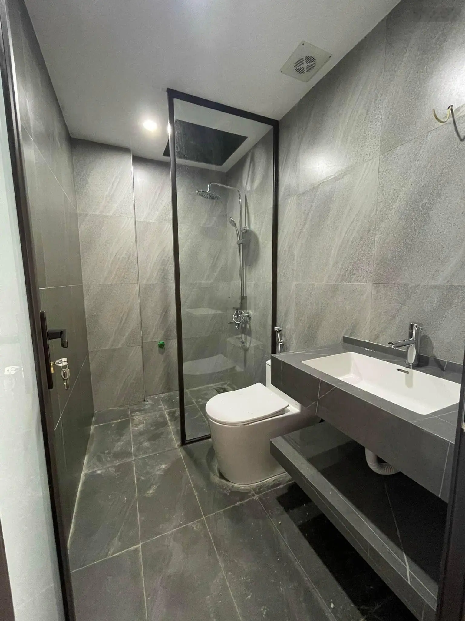 Vip! Nguyễn Khánh Toàn, kinh doanh, ô tô tránh, vỉa hè, 2 thoáng, ô chờ thang máy, 58m2*5T*15.8 tỷ
