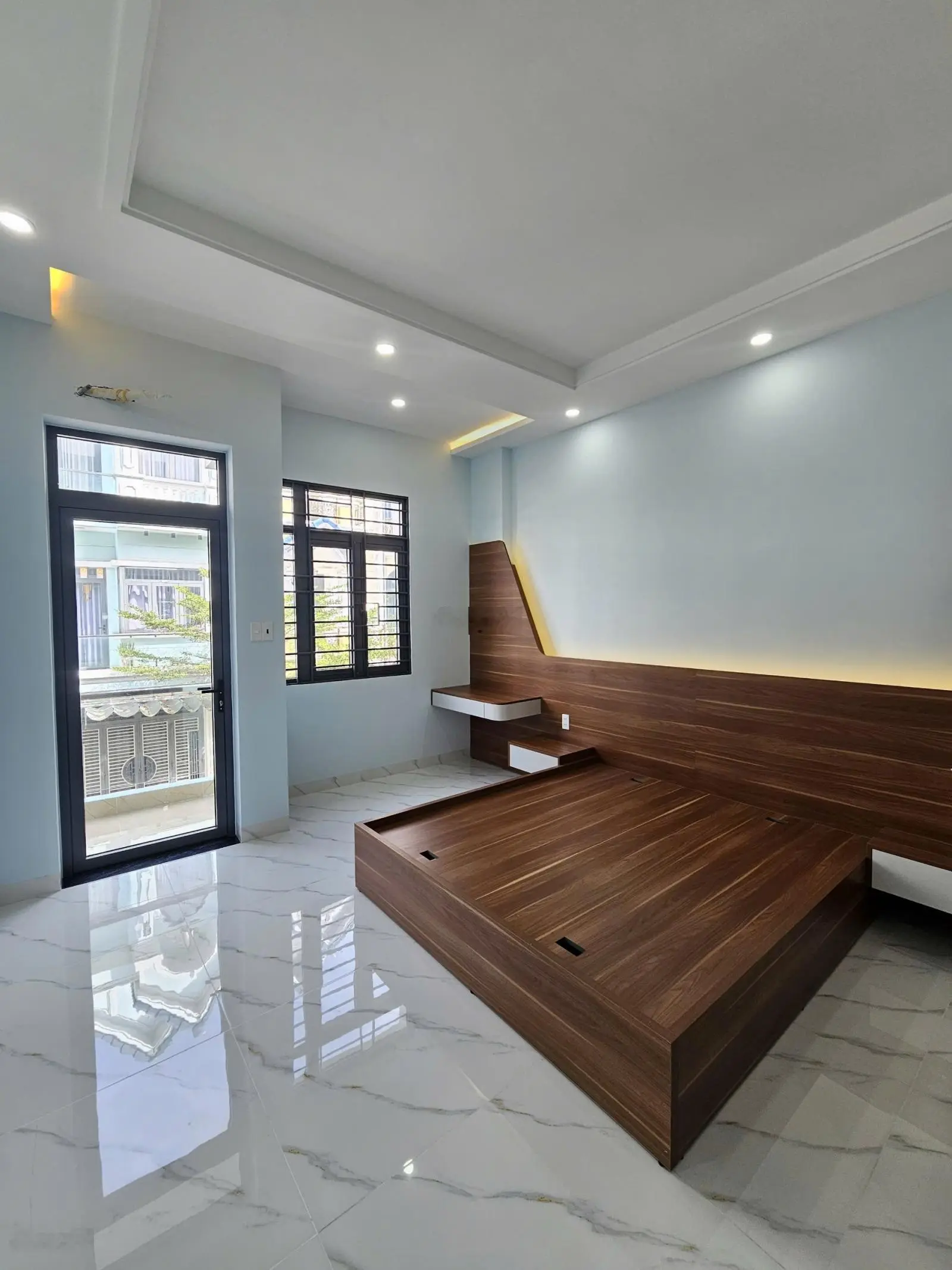 Nhà Phố Rẻ: 3Tỷ950_ Nhà 1 Trệt 2 Lầu Đầy Đủ Nội Thất KDC Gần Ngã Tư Miếu Ông Cù, TP.Thuận An