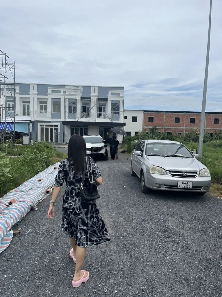 Nhà hướng tây nam - cạnh ngã tư - cạnh chợ - trung tâm Trà Vinh