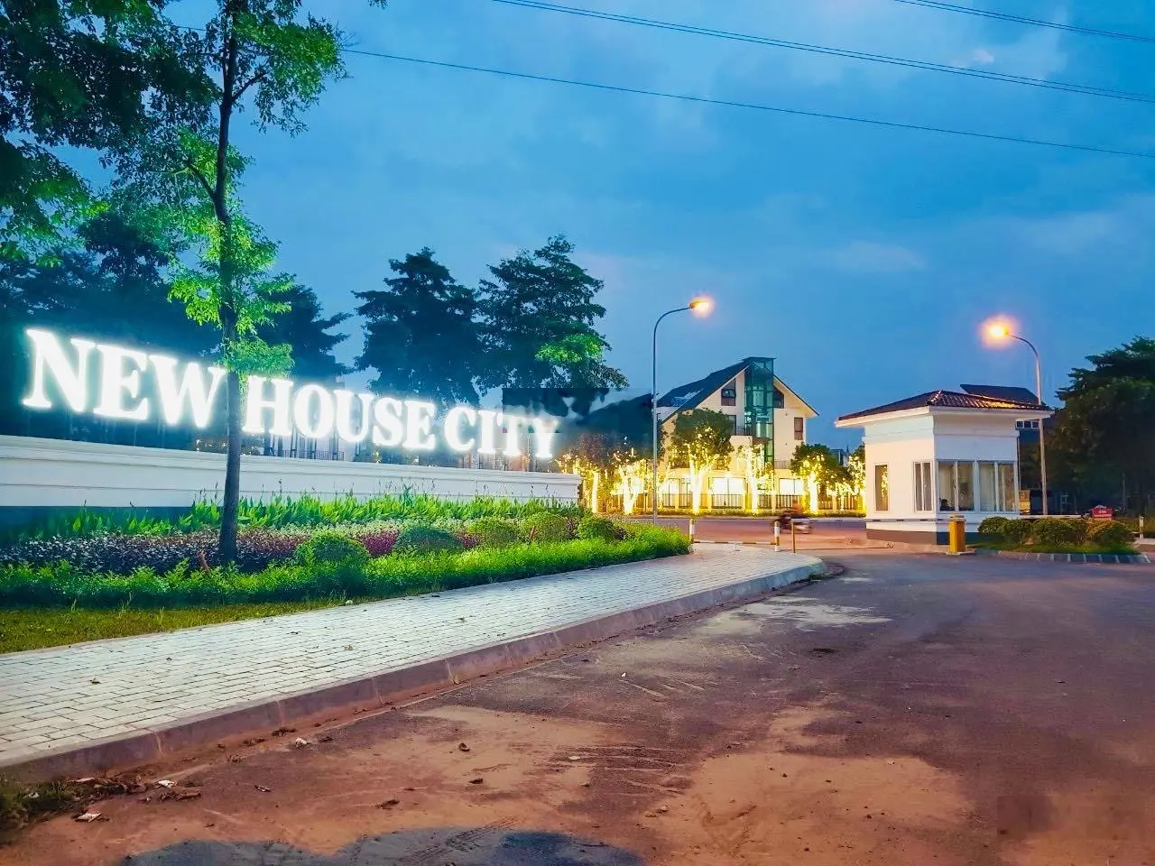Bán biệt thự 290m2 giá đất chỉ 50tr/m2 quá rẻ. Làm việc chính chủ. Liên hệ 0962 204 ***