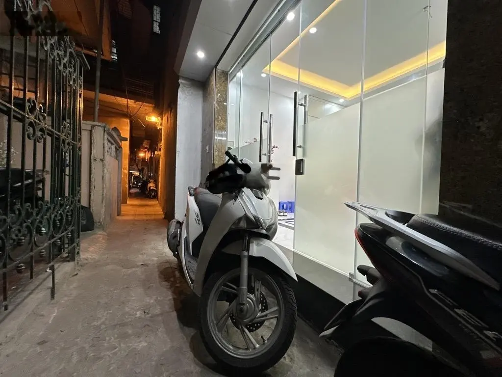 Bán Nhà Minh Khai HBT, 5 tầng thang máy,ngõ thẳng tắp, cách phố đúng 40M.