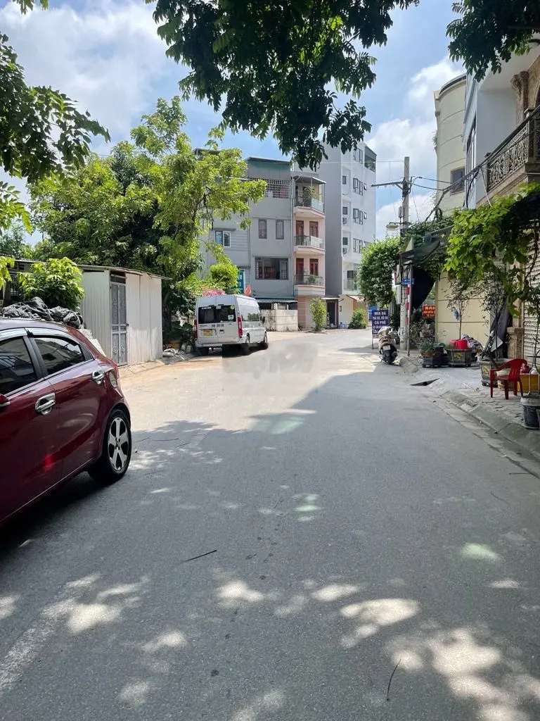 Bán nhà Thạch Bàn,ô tô 7 chỗ đỗ cửa, khu vực dân trí cao, 33m2, 4,4 tỷ