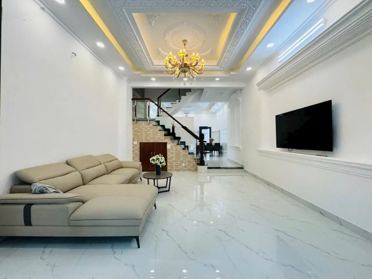 Bán nhà tân cổ điển-khu dân cư huỳnh tấn phát