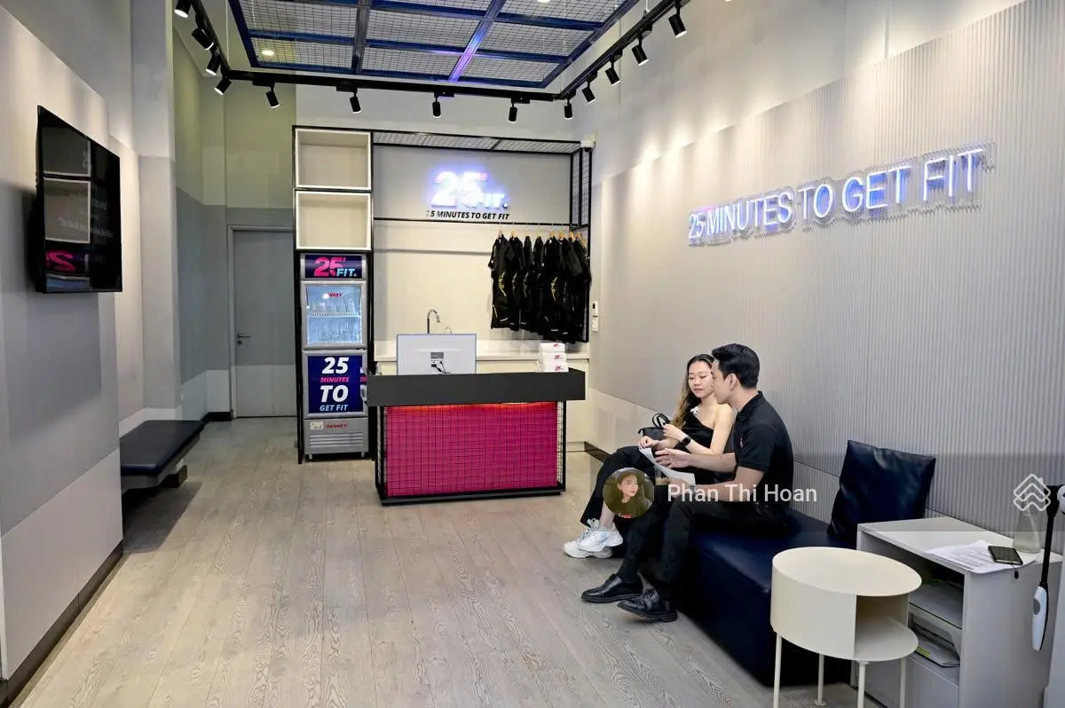 Nhà mặt tiền Sư Vạn Hạnh - Khu VIP, đối diện Vạn Hạnh Mall, Quận 10 - 4x18M, 5 Lầu, HĐT 100TR/TH
