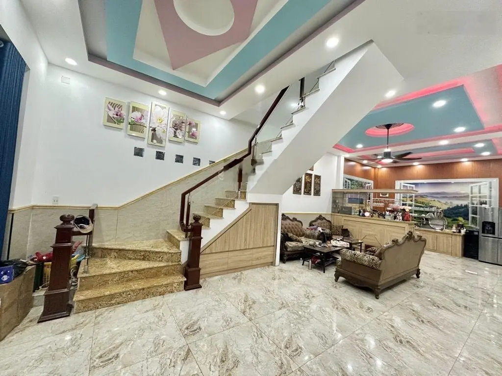 Xe hơi ngủ trong nhà. 170m2 (7,5x22)m. Nhà 1T 1L (3PN, 3WC), sổ hoàn công, tặng nội thất