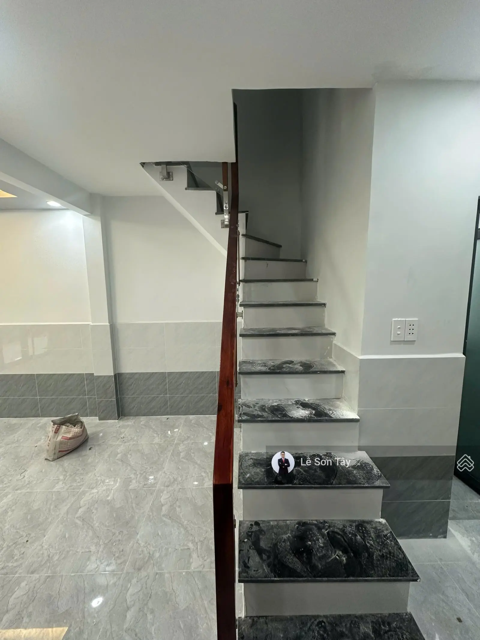 Nhà sổ hồng riêng ! Hẻm 160 Nguyễn Văn Quỳ l P.Phú Thuận l Quận 7. DT : 5m x 8m l Giá : 2,68 tỷ TL