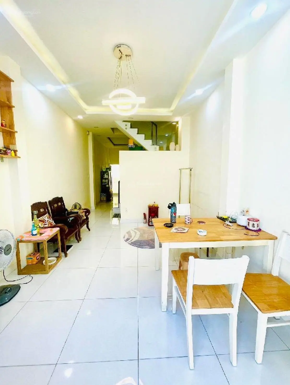 Cần bán gấp nhà 2 tầng Bạch Đằng chỉ 5 tỷ, DT 50m2, tặng lại nội thất, Hẻm xe hơi sát trung tâm.